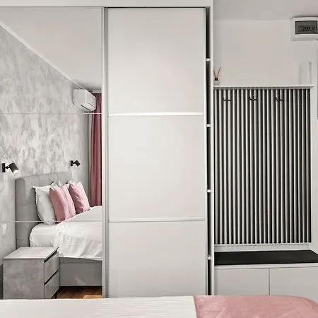 Corvinia House Marasti - Free Parking - Near Airport Apartment *